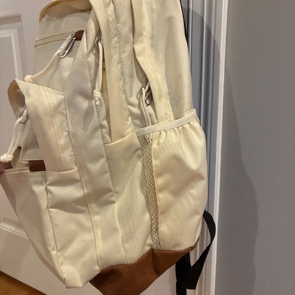 Large Jansport backpack - Picture 2 of 4